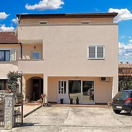 2074 Poreč